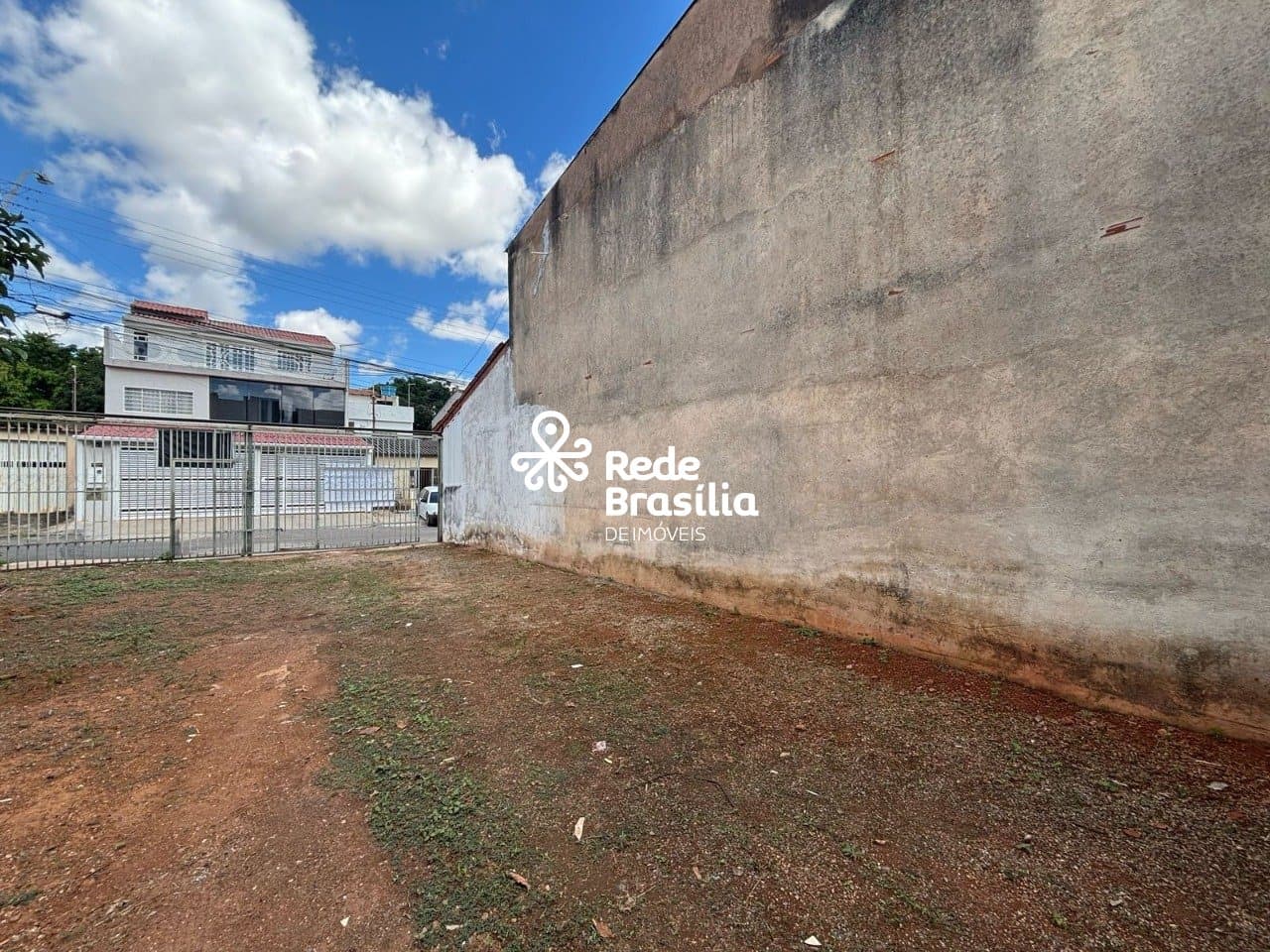 Imagem da propriedade EL2594 1